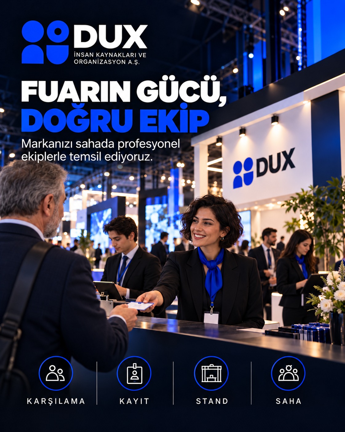 Fuar standında yaka kartı teslim eden DUX ekibi